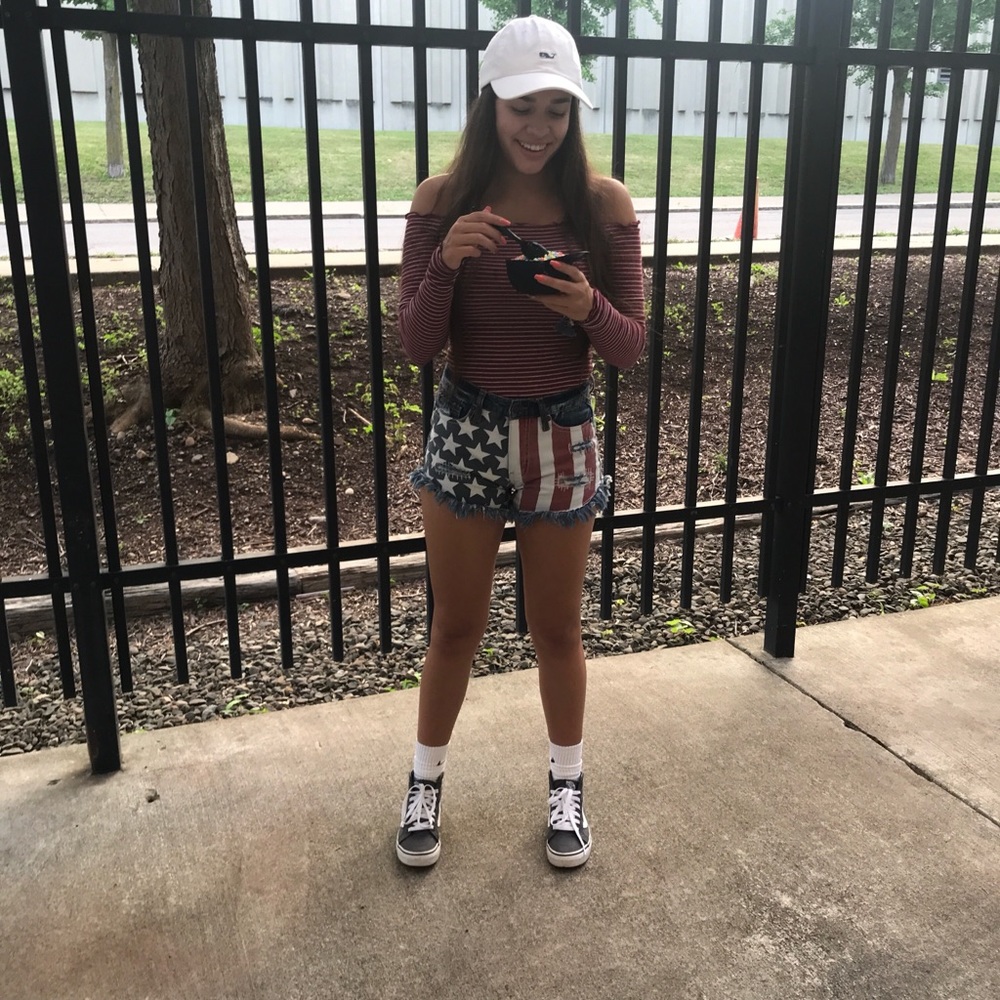 Meet your Posher, Sydni